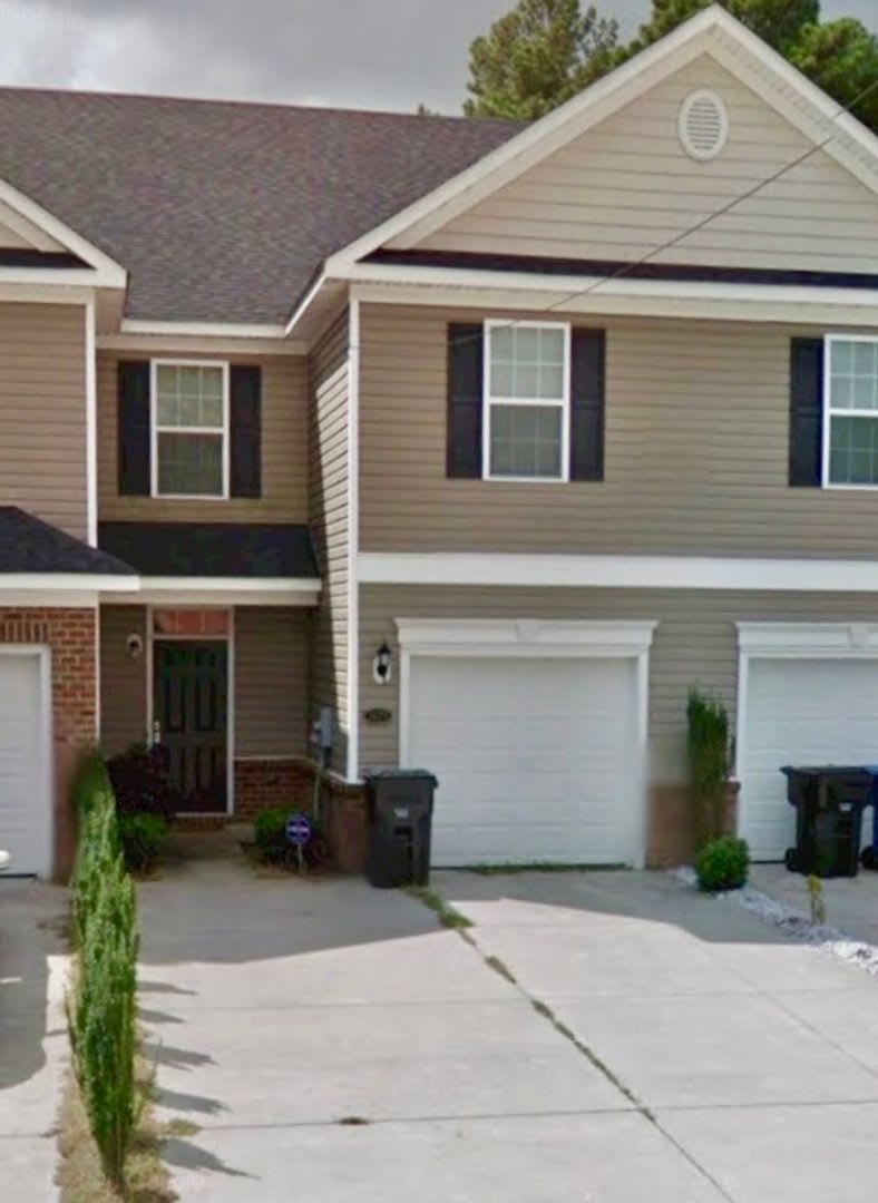 3-Bedroom Townhouse in Virginia Beach – photo 1