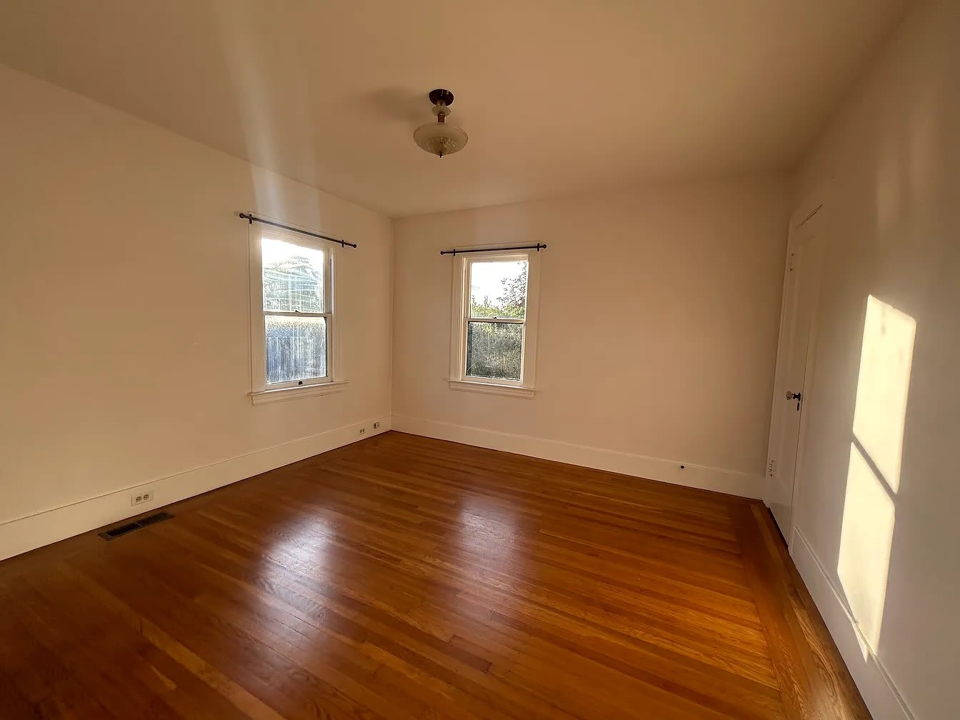 1227 Hopkins Street – photo 2