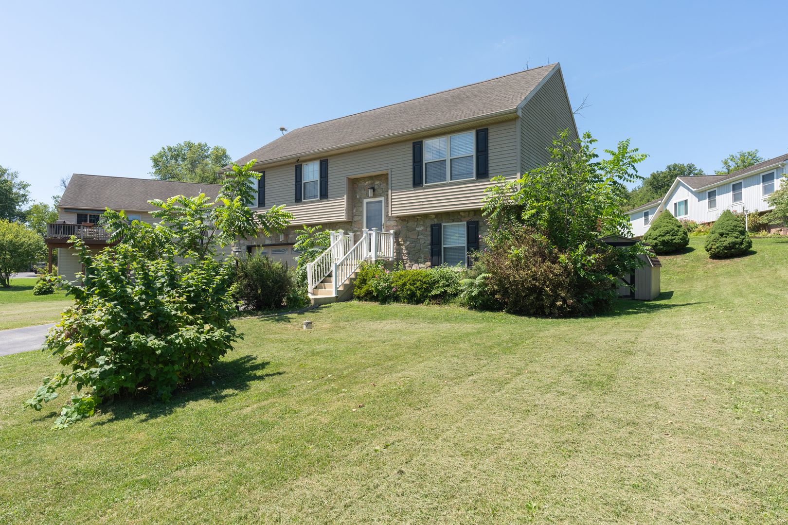 2072 Sheaffer Rd – photo 2