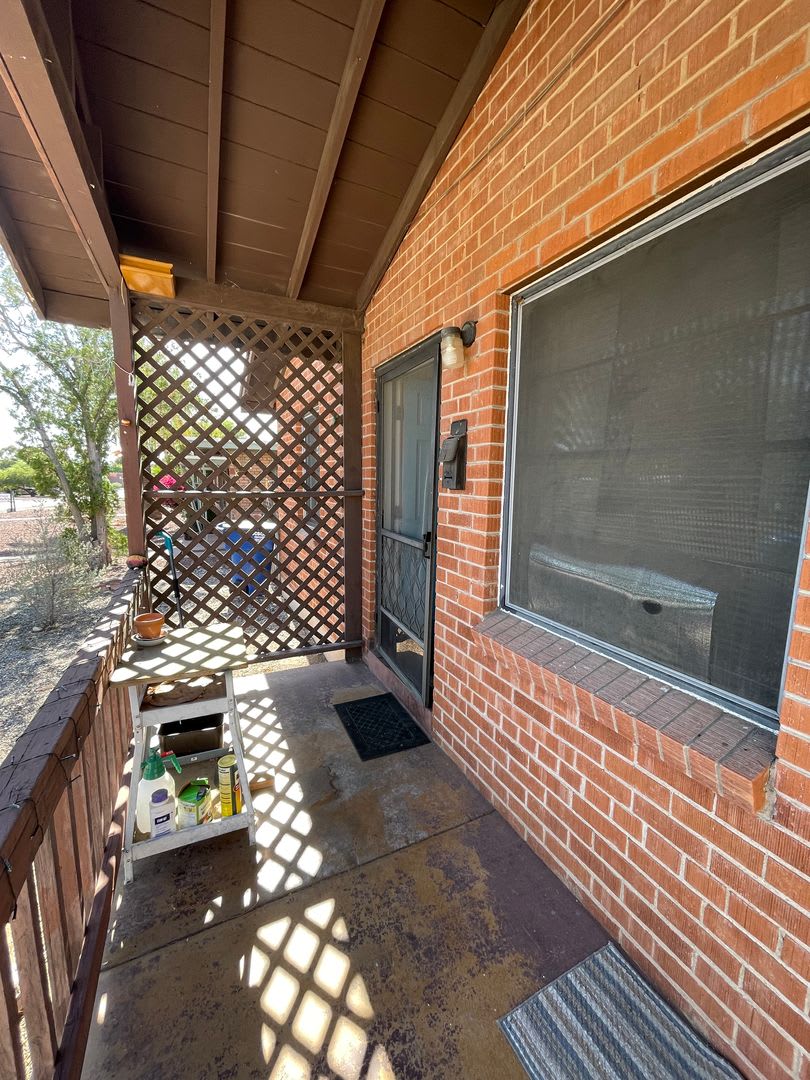 Perfect for UofA Students! **Move In Special 1/2 Off First Months Rent!** – photo 3
