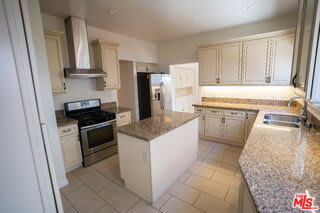 1210 South La Jolla Avenue – photo 2