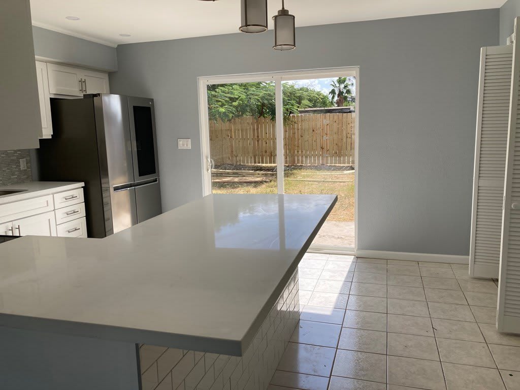 1657 North Shore – photo 3