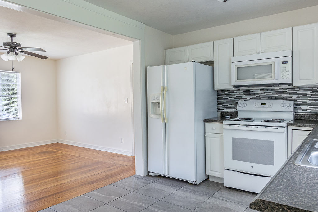 630 E Indiana Ave – photo 2