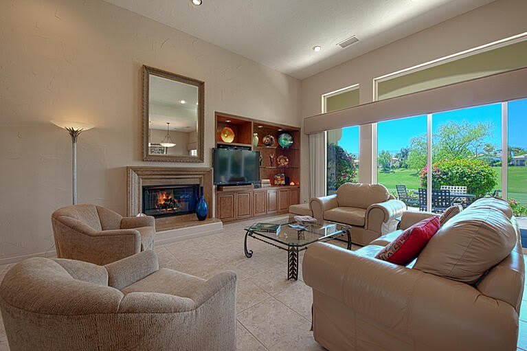 379 Tomahawk Drive – photo 2