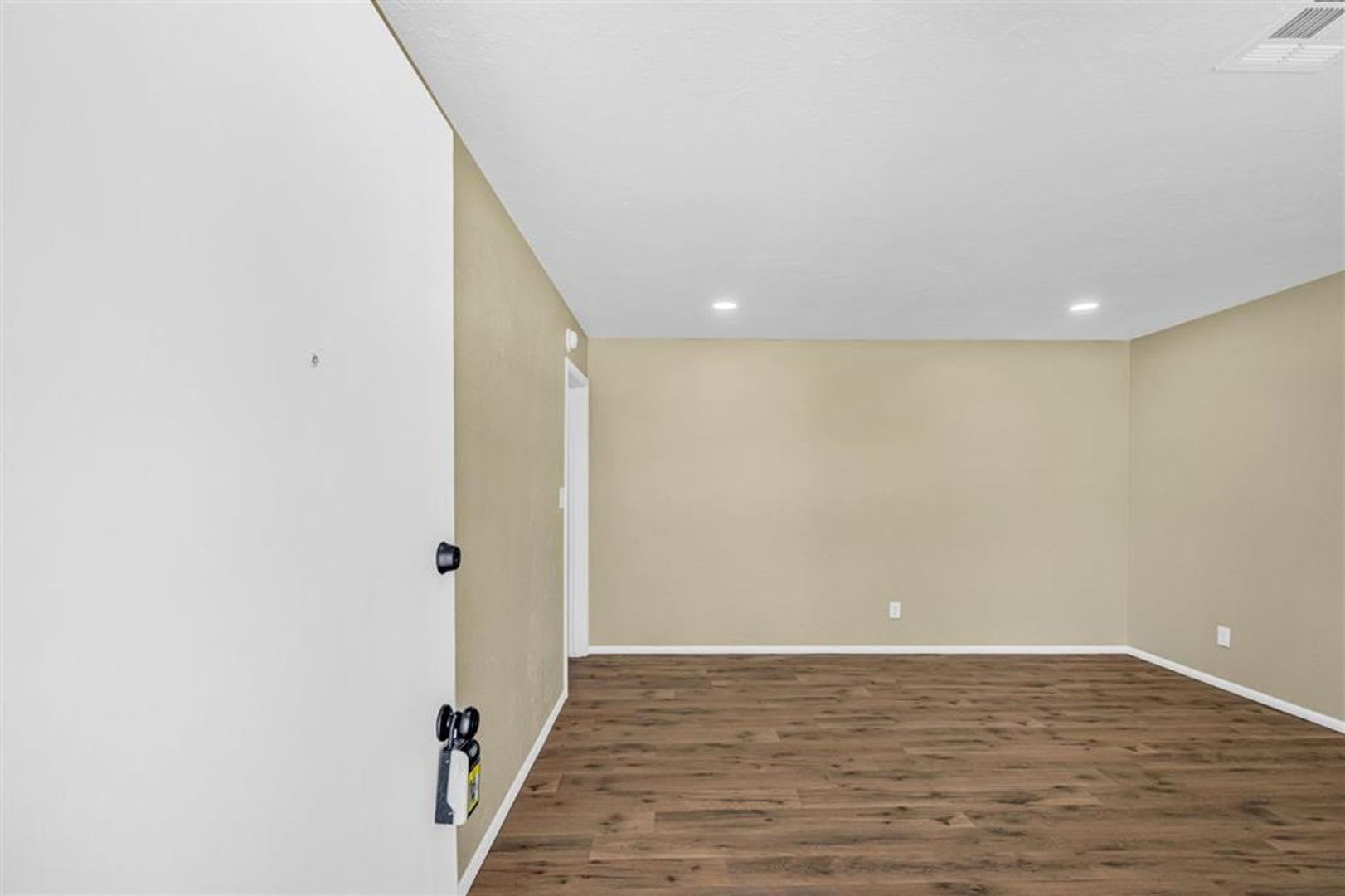703 Se Sullivan Dr Coming Soon – photo 2