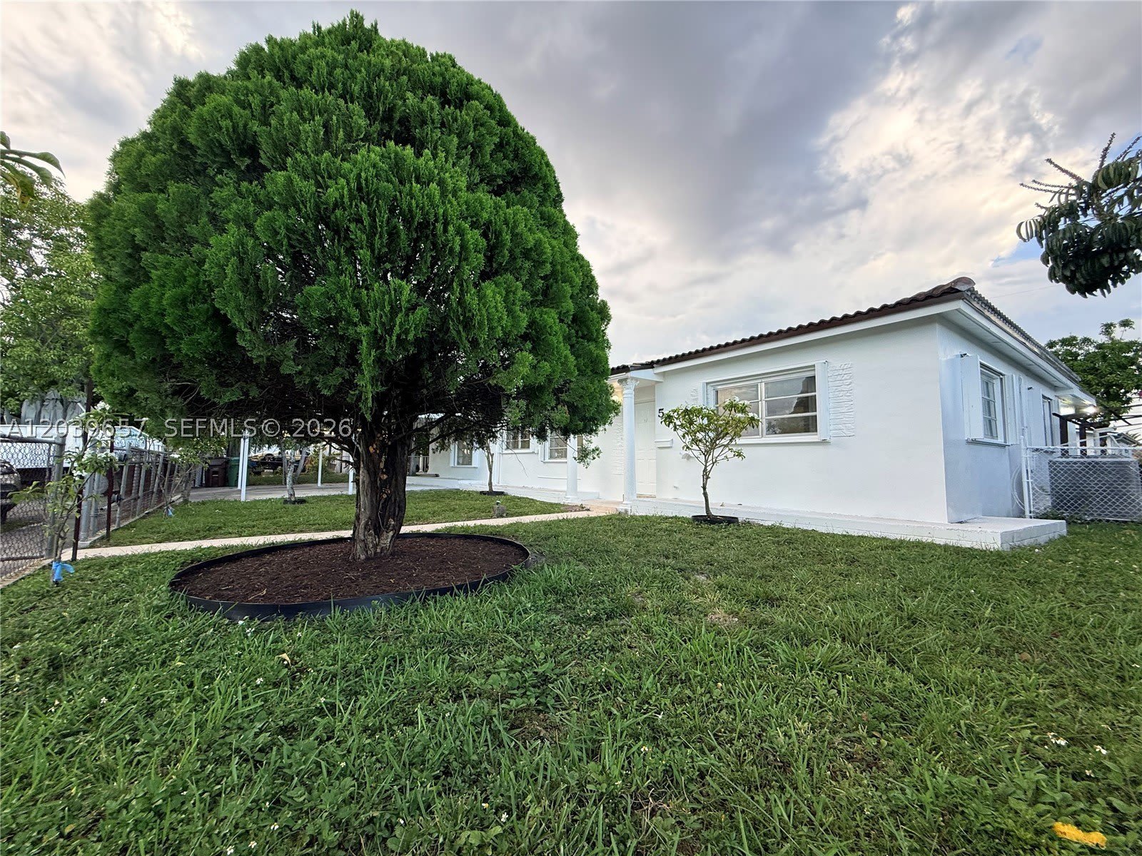 561 W 39th St – photo 3