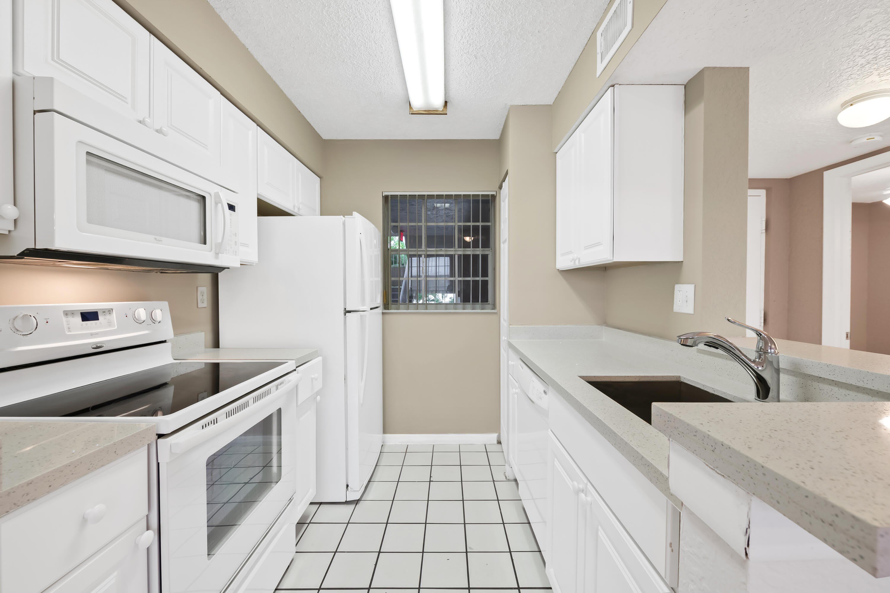 2861 N Oakland Forest Drive – photo 2