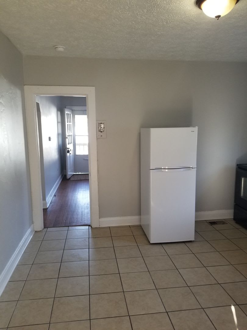 Nice Two Bedroom House Cozy two bedroom house off of Campbell Avenue! – photo 5