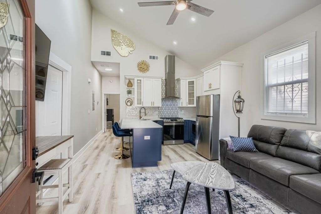 18 Booker Street NW – photo 2