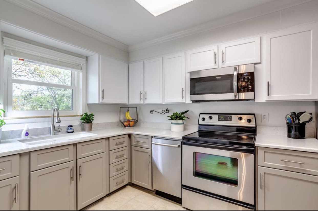 7532 Luscombe Drive – photo 5