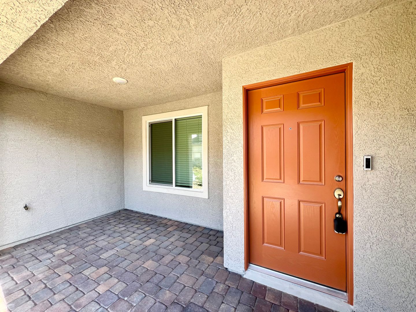 NEWER BUILD 3BD/2.5BA TOWNHOUSE IN NORTHWEST – photo 2