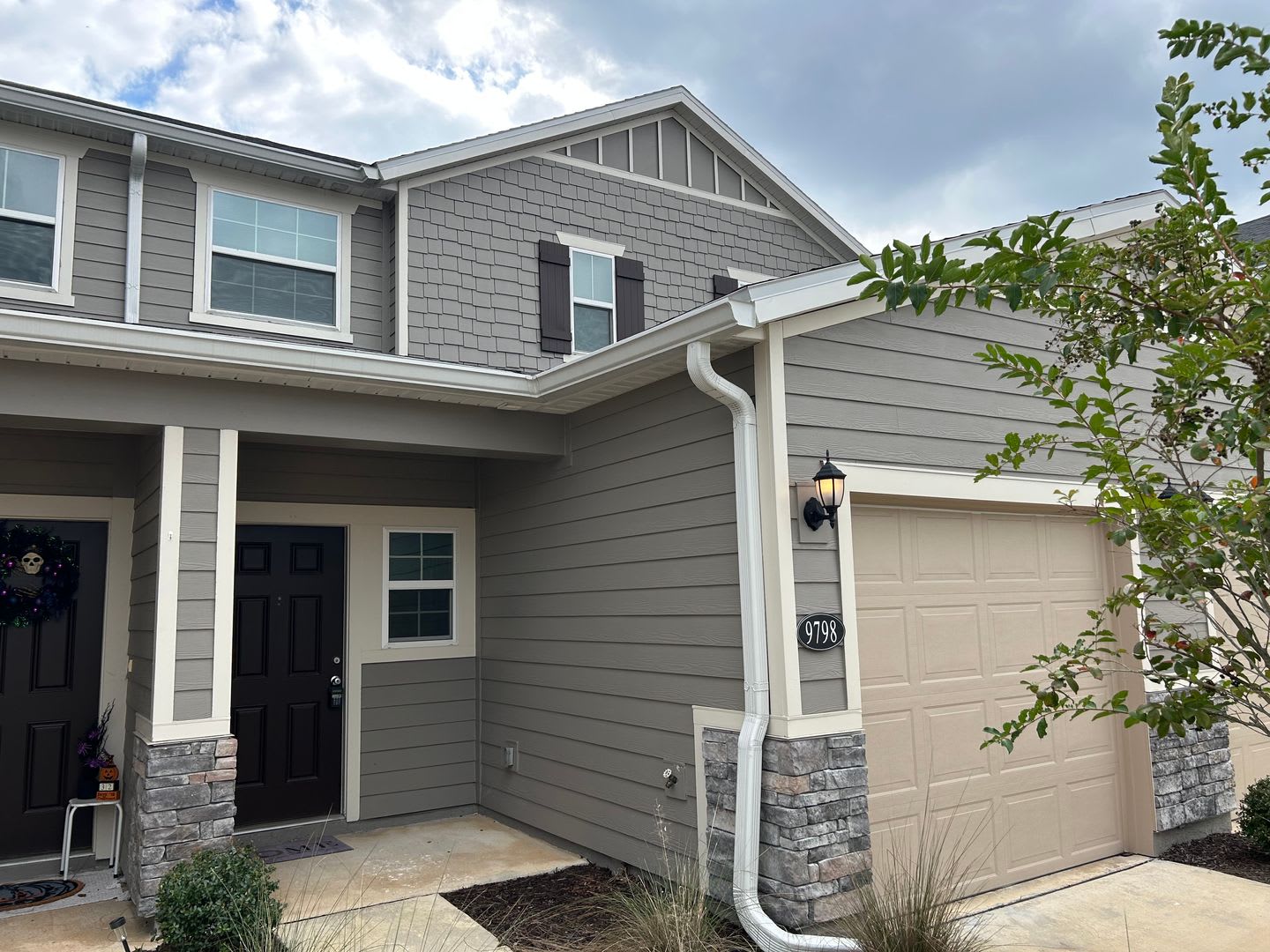 Stunning 2/2.5 Townhouse near Oakleaf! – photo 2