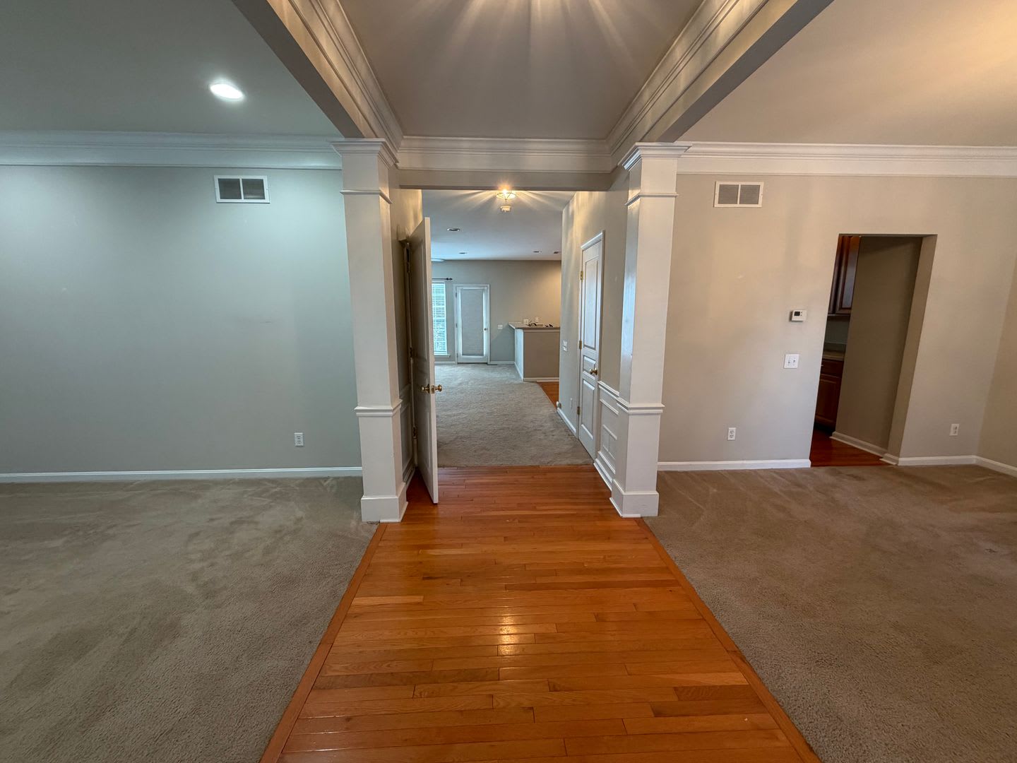 Spacious 3-Bedroom Townhome in Desirable Windsor Ridge – photo 5