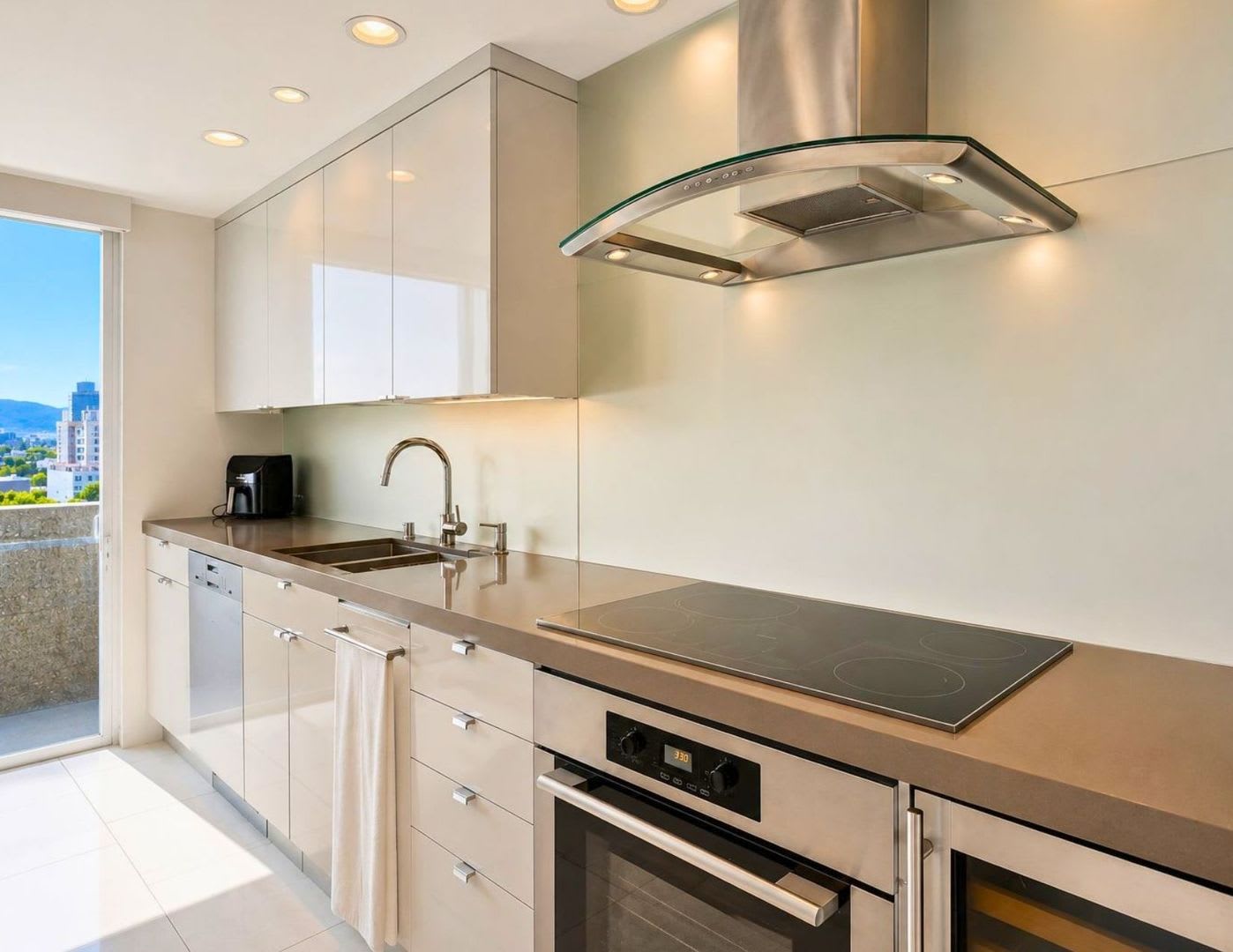 Luxury 16Th Floor Corner Residence All Utilities Included Secured Garage Parking Panoramic San Francisco Views – photo 4