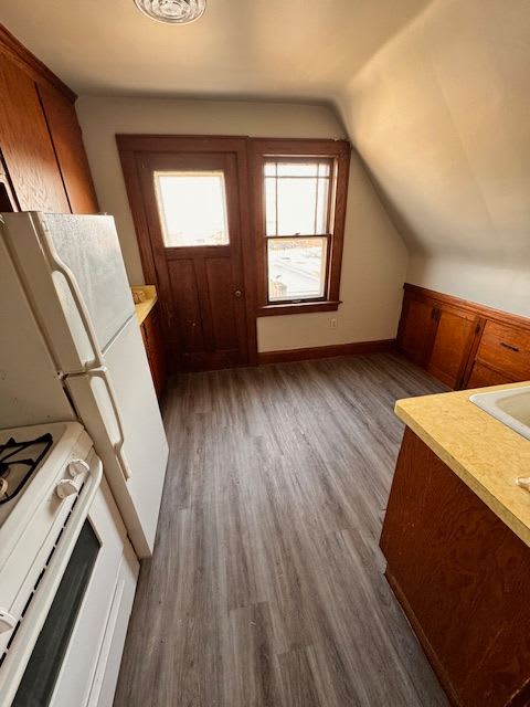 2229 1/2 Blake Avenue – photo 1