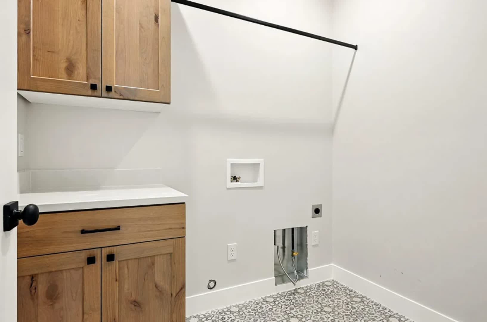 Modern Living with Extra Space in Enoch – photo 5