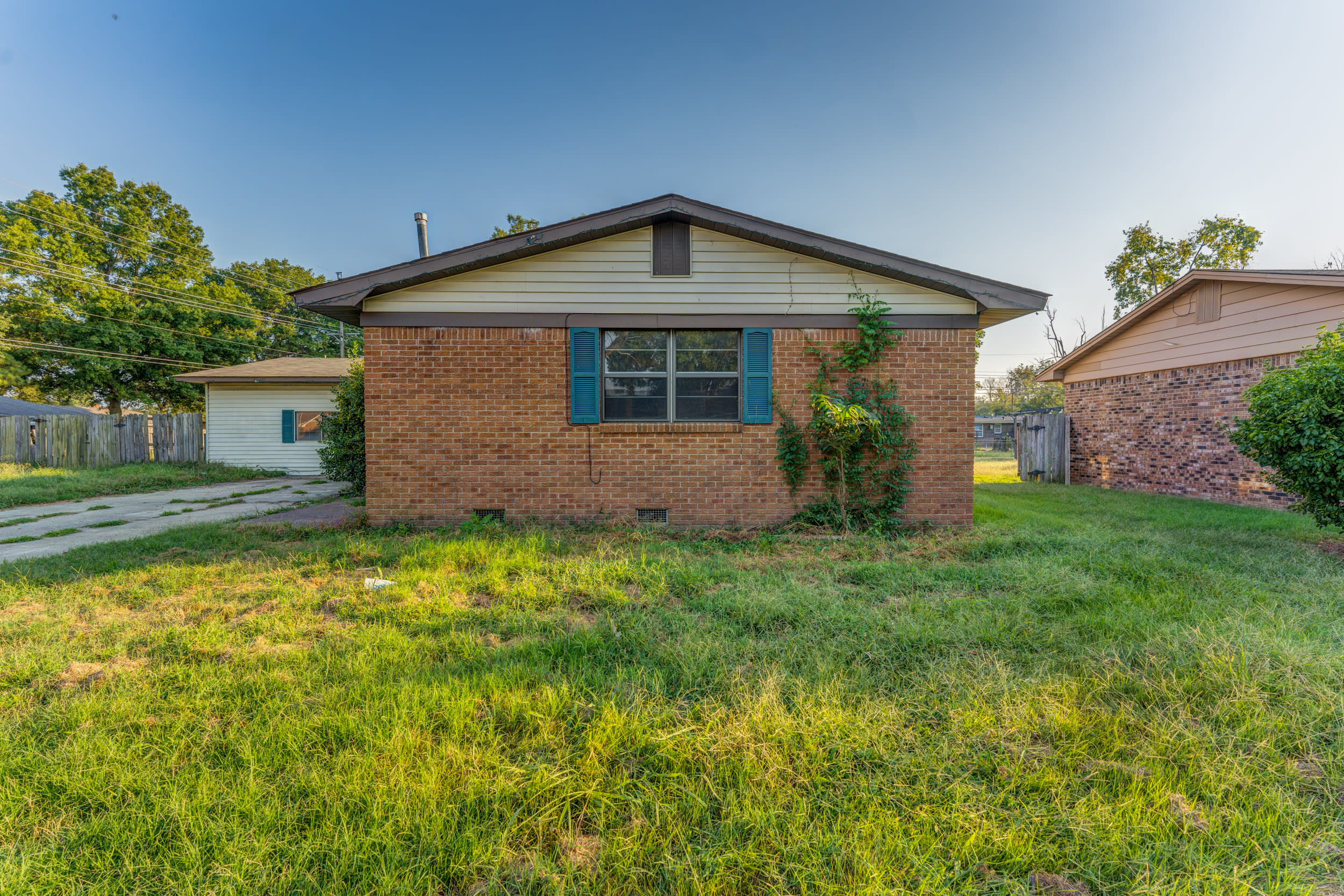 121 Pecan St – photo 2