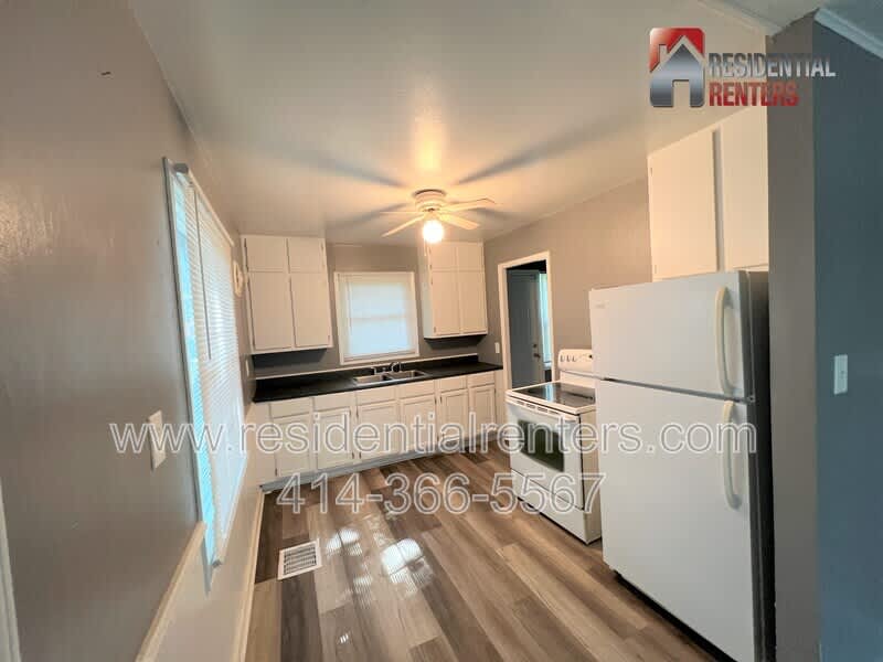 5657 N 58th St – photo 2