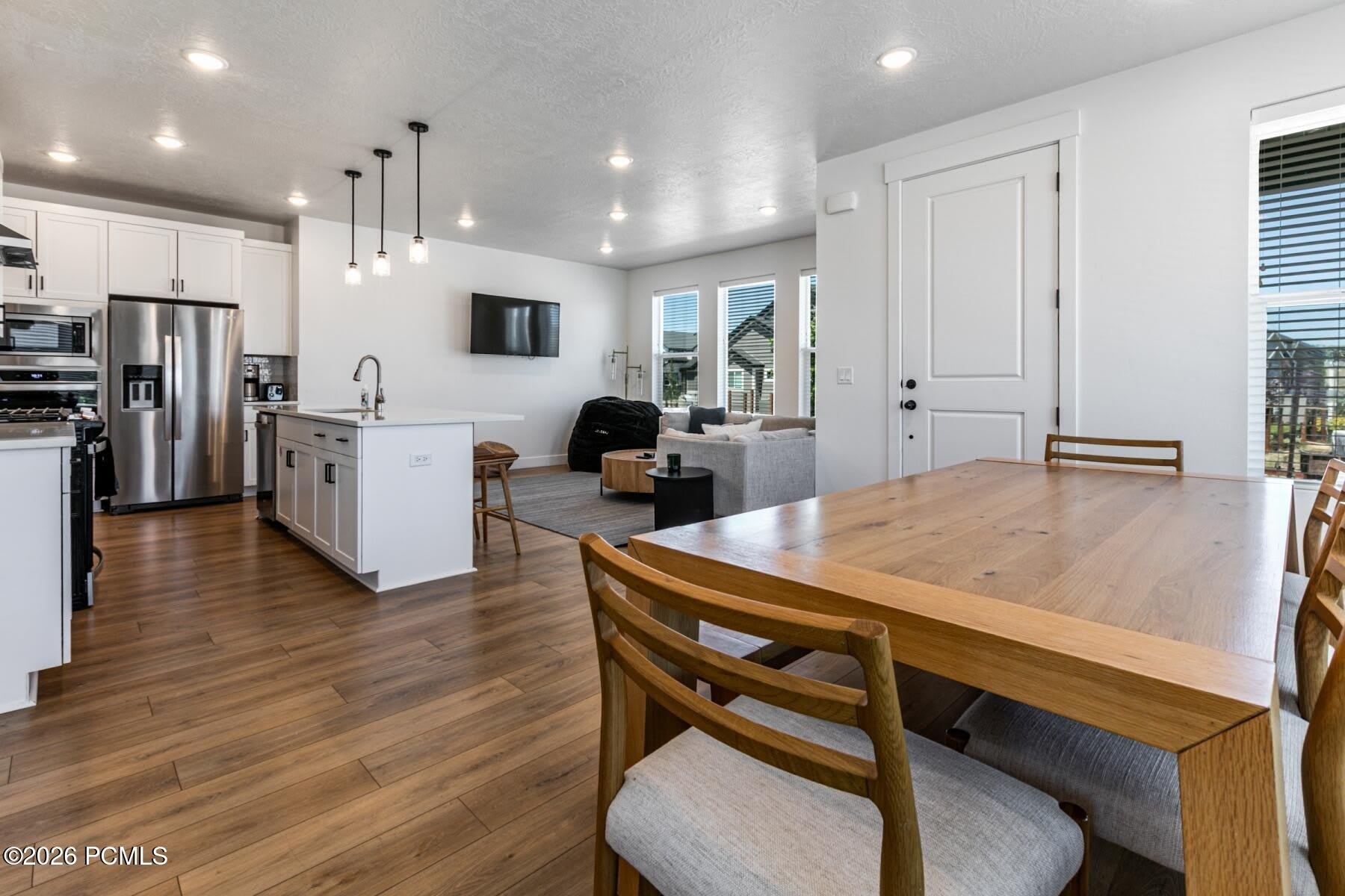 6885 Woods Rose Drive – photo 3