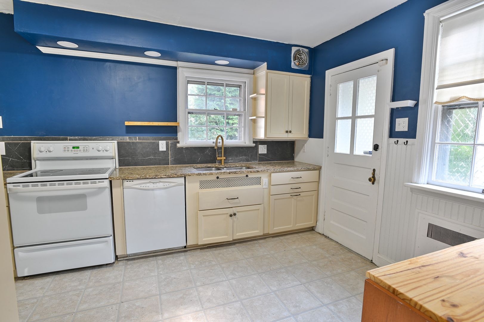Beautiful Single Family in Bellevue Park – photo 5