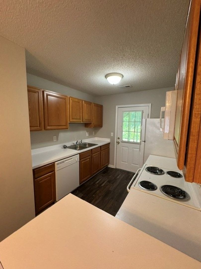 READY TO MOVE IN!! – photo 4