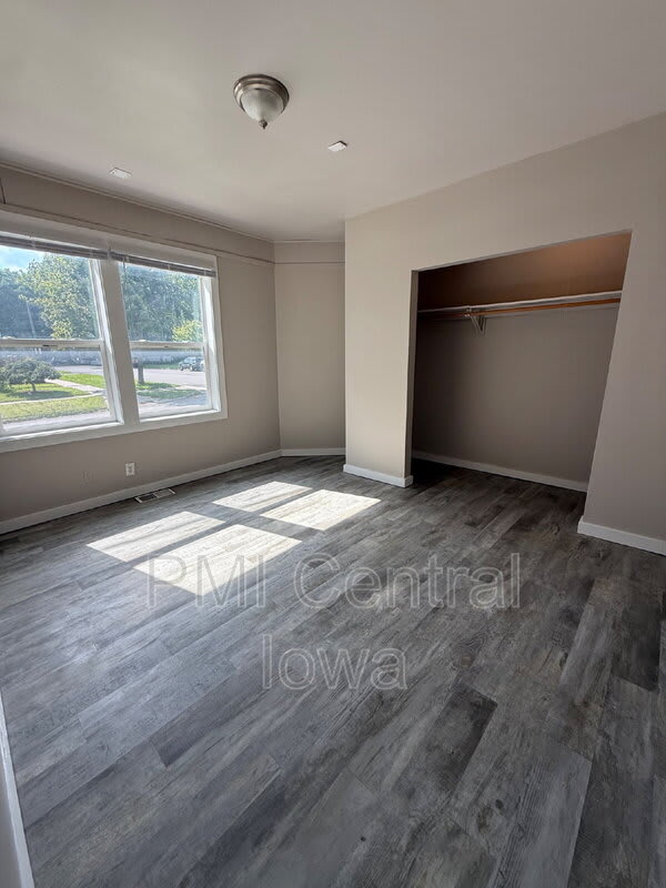 1701 E Walnut St – photo 5