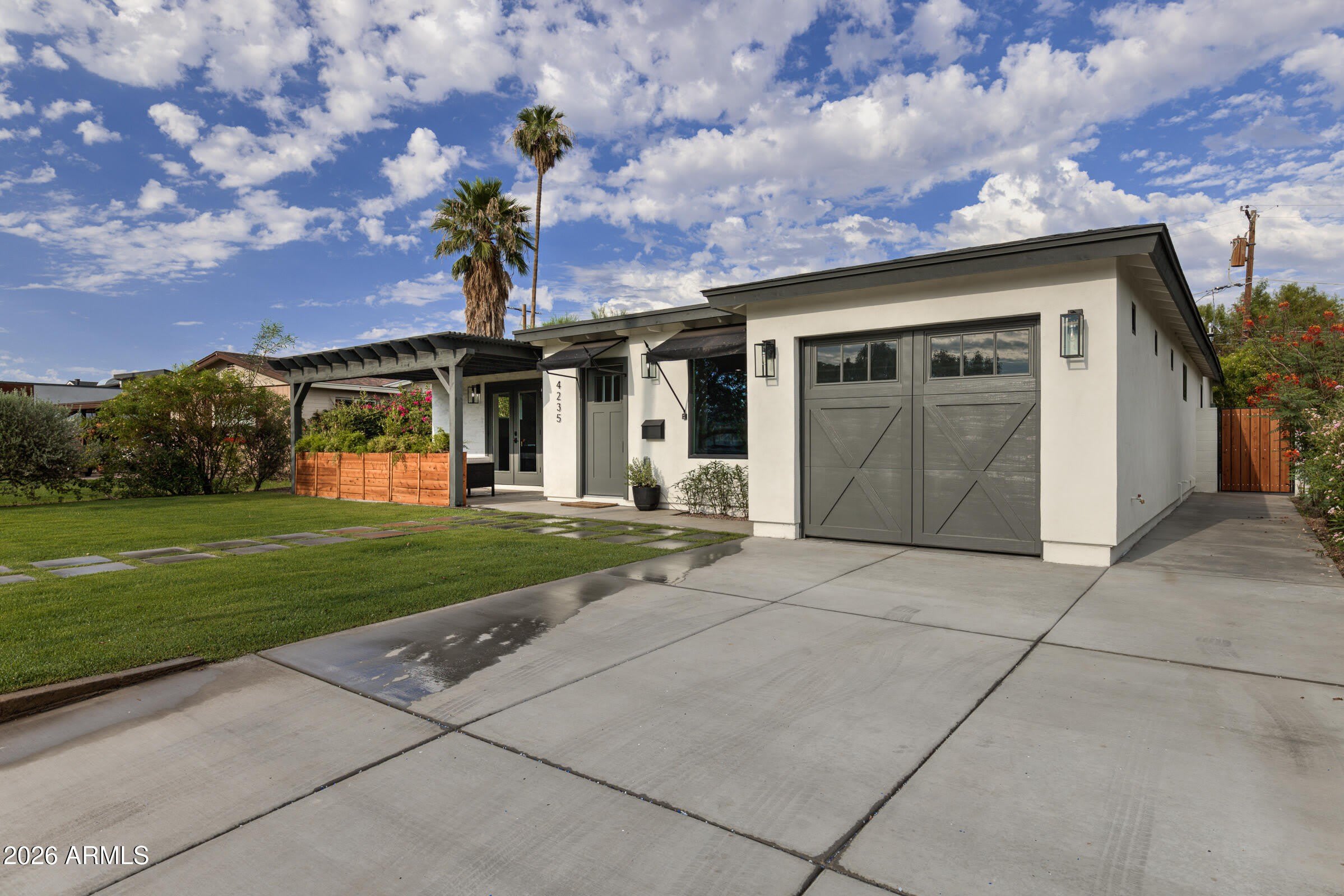 4235 N 35TH Way – photo 2