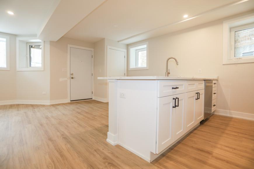 2230 West Wilson Ave – photo 2