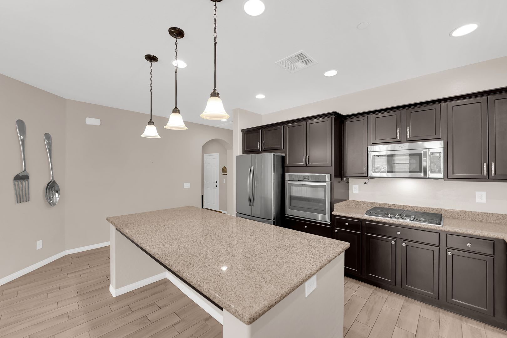 Gorgeous Single Story Home Located In Tuscany Community Tons Of Upgrades 3 Large Bedrooms Open Floorplan – photo 3