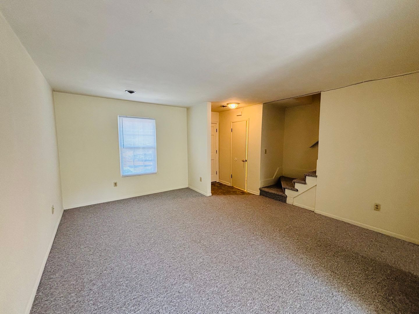 2 Bedroom, 1.5 Bath Townhouse – photo 5