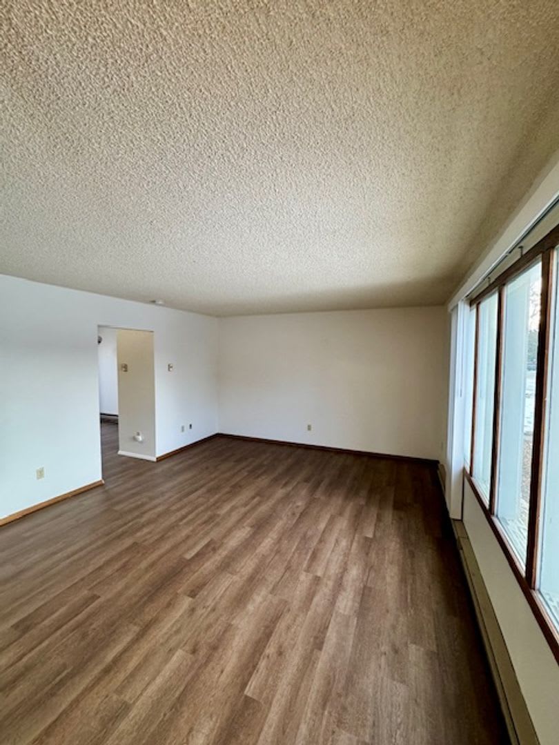 4 Bedroom, 2.5 Bathroom Townhouse, Close to MSU – photo 2