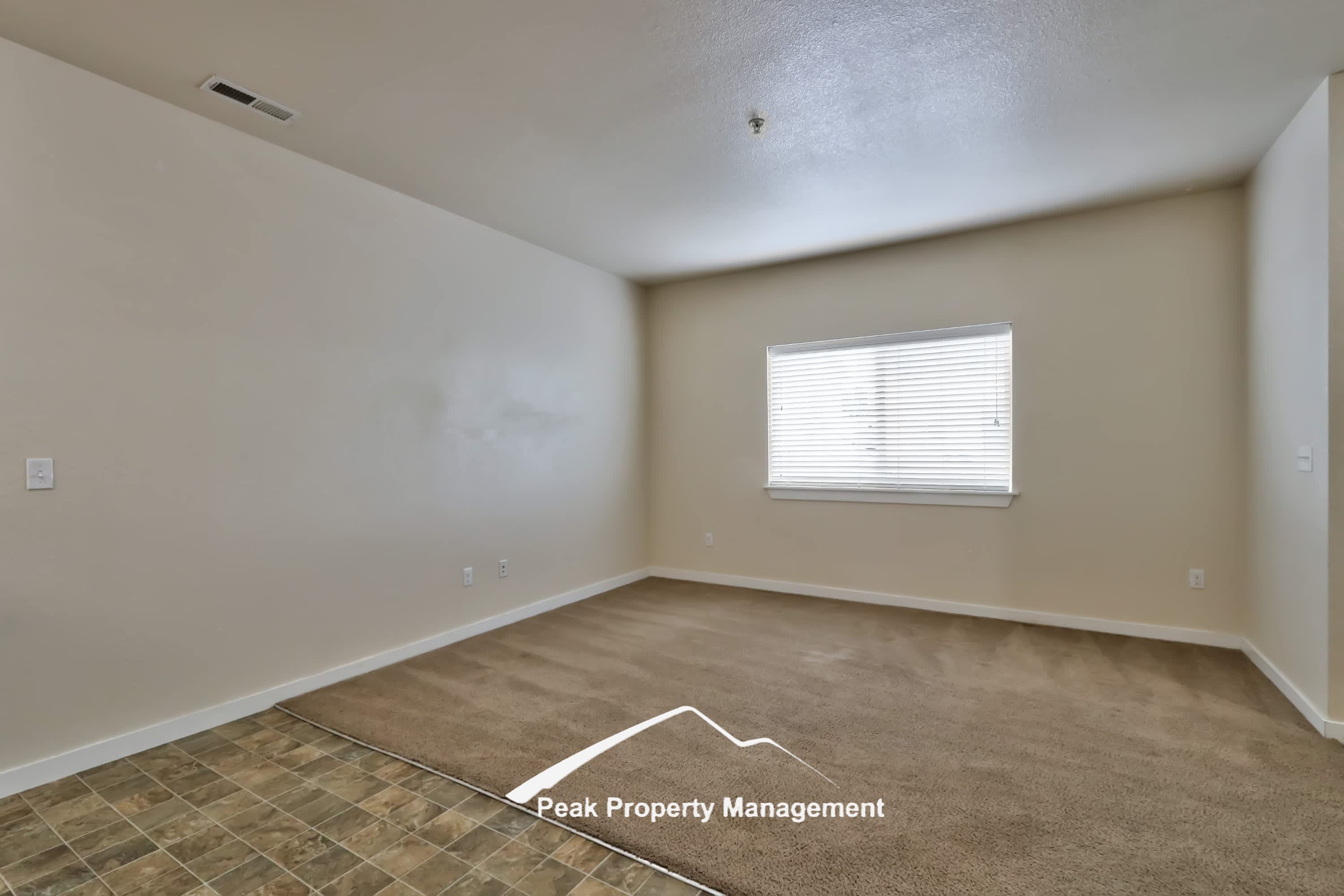 427 1st Ave N, 107 – photo 3