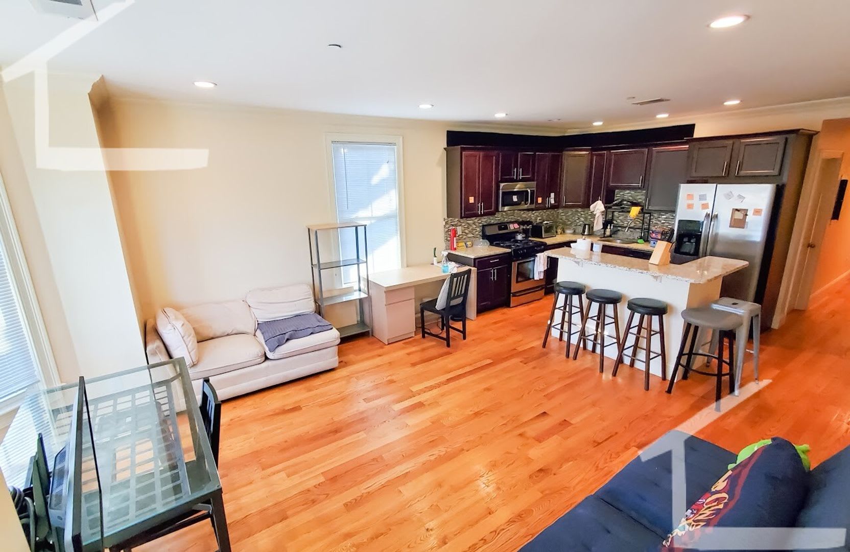 Charming 4 Bedroom-No Broker Fee – photo 2