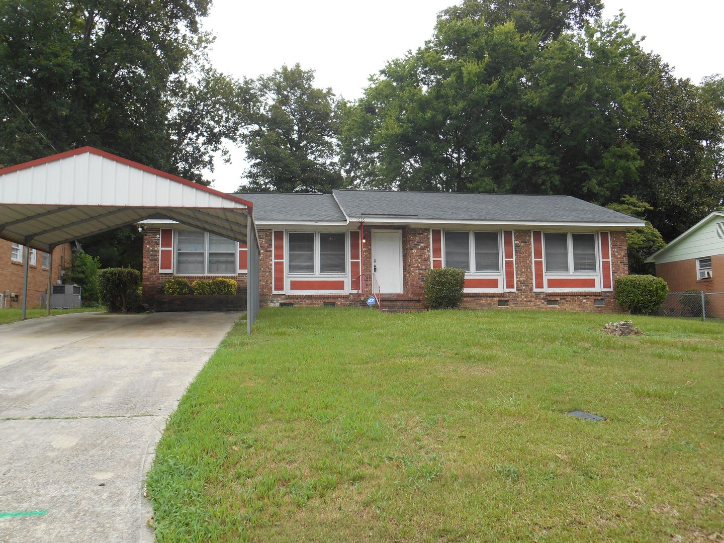 3 Bedroom, 1.5 Bath brick home in Prescott Terrace – photo 1
