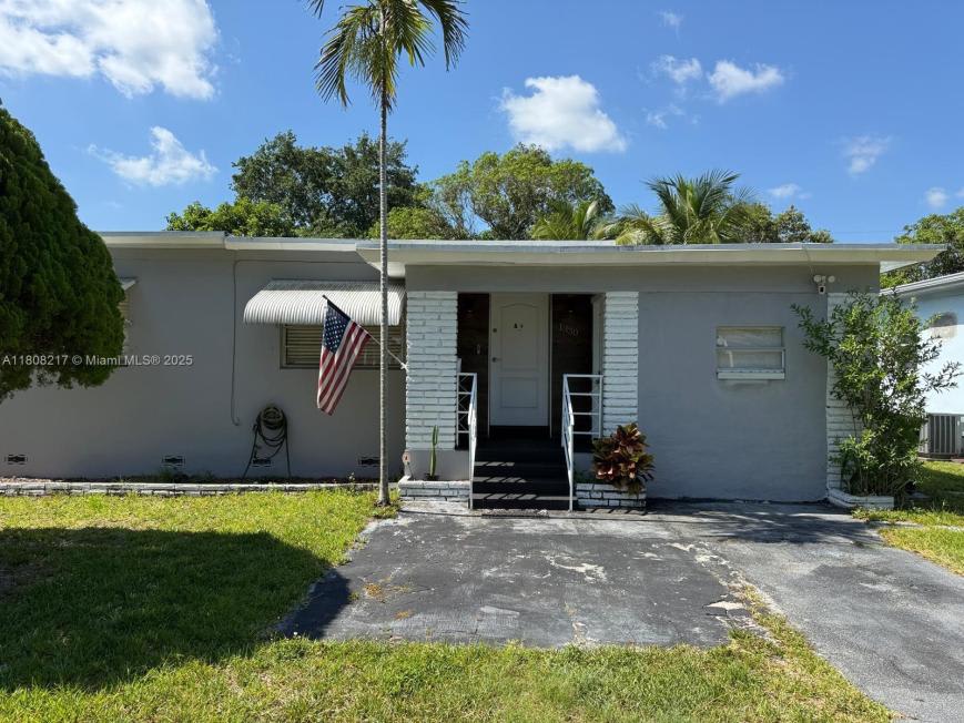 1330 NE 133rd St – photo 1