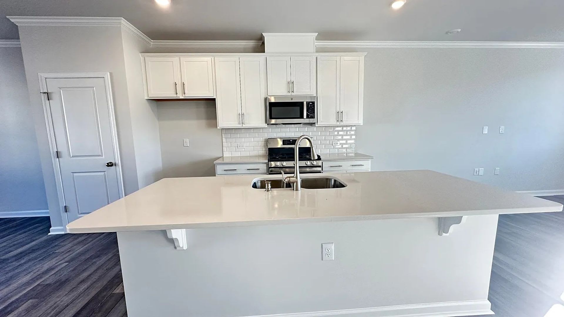 Charming 3BR Townhome in Raleigh – photo 5