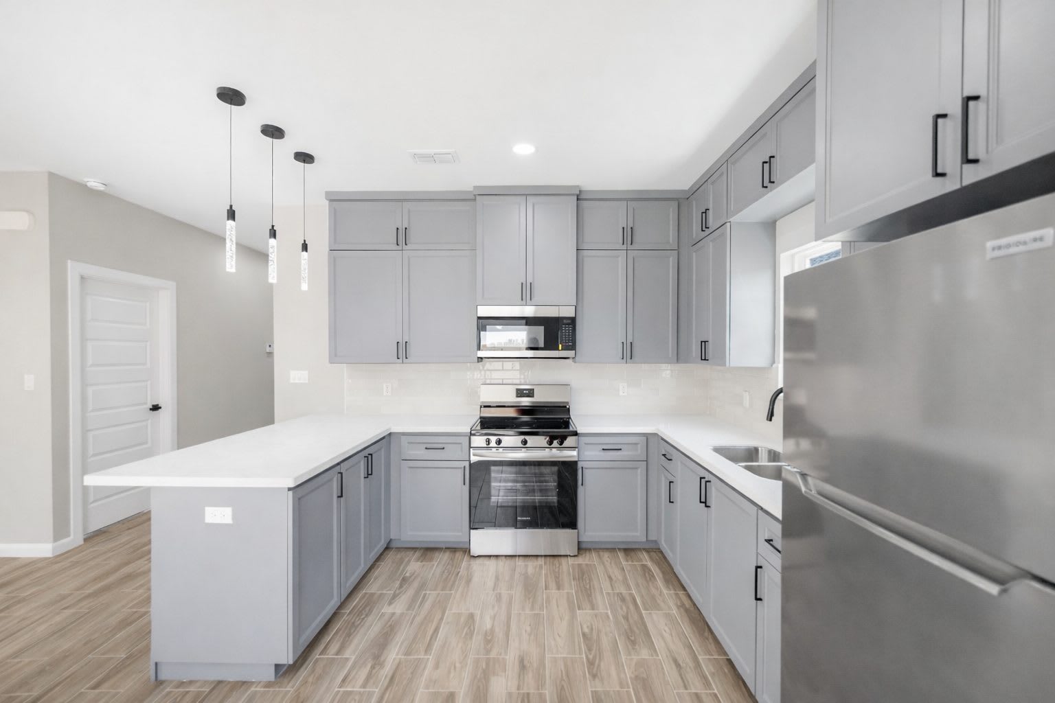 2409 Indian Creek Avenue – photo 2
