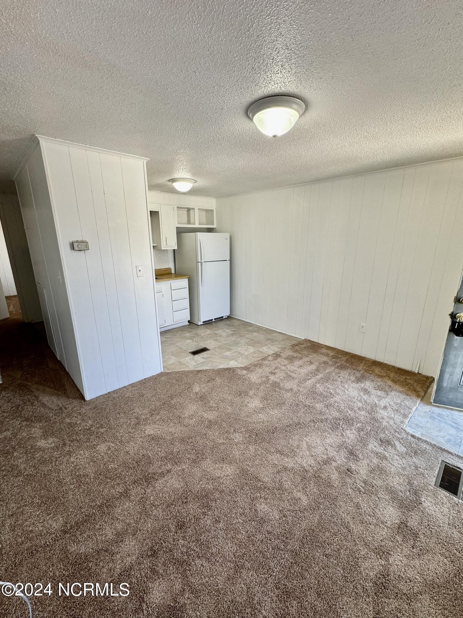 1504 Iris Circle – photo 3