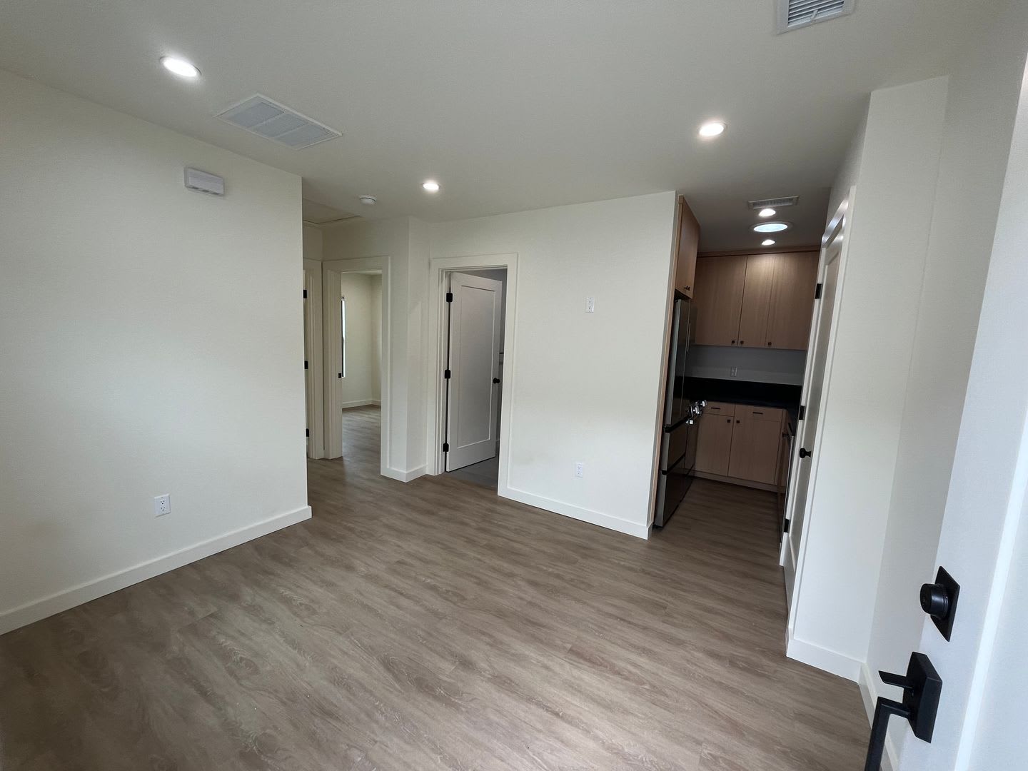 Newly Remodeled 2 Bed 1 Bath Unit in PB – photo 4