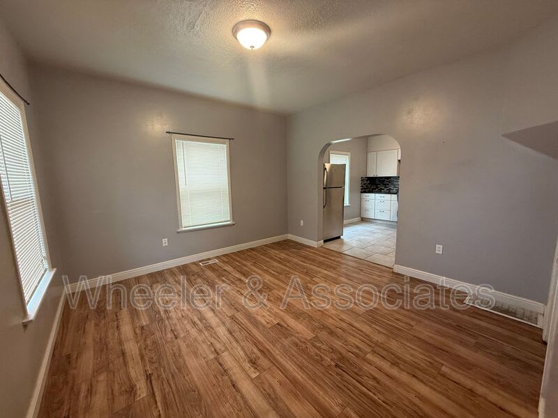 2429 B Ave – photo 4
