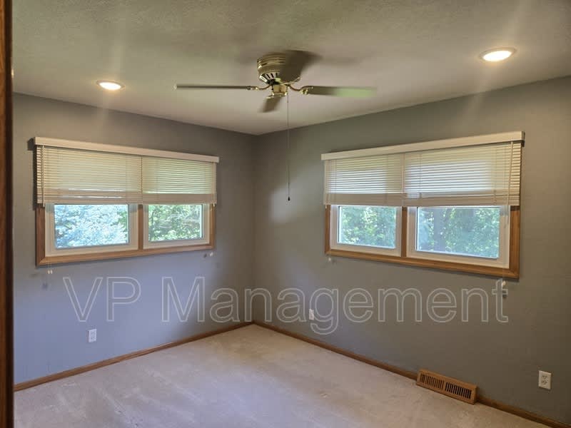 1109 33Rd St – photo 5