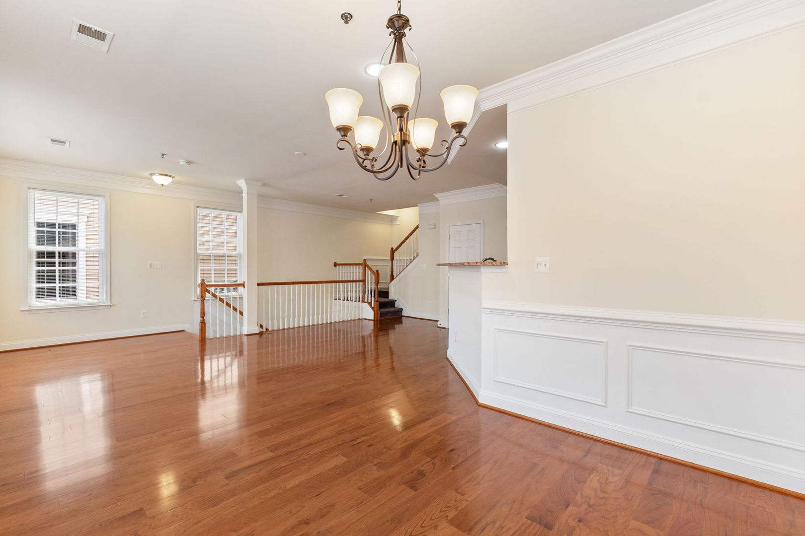 Beautifully Maintained Alexandria Townhome Minutes from Fort Belvoir & Old Town – photo 4