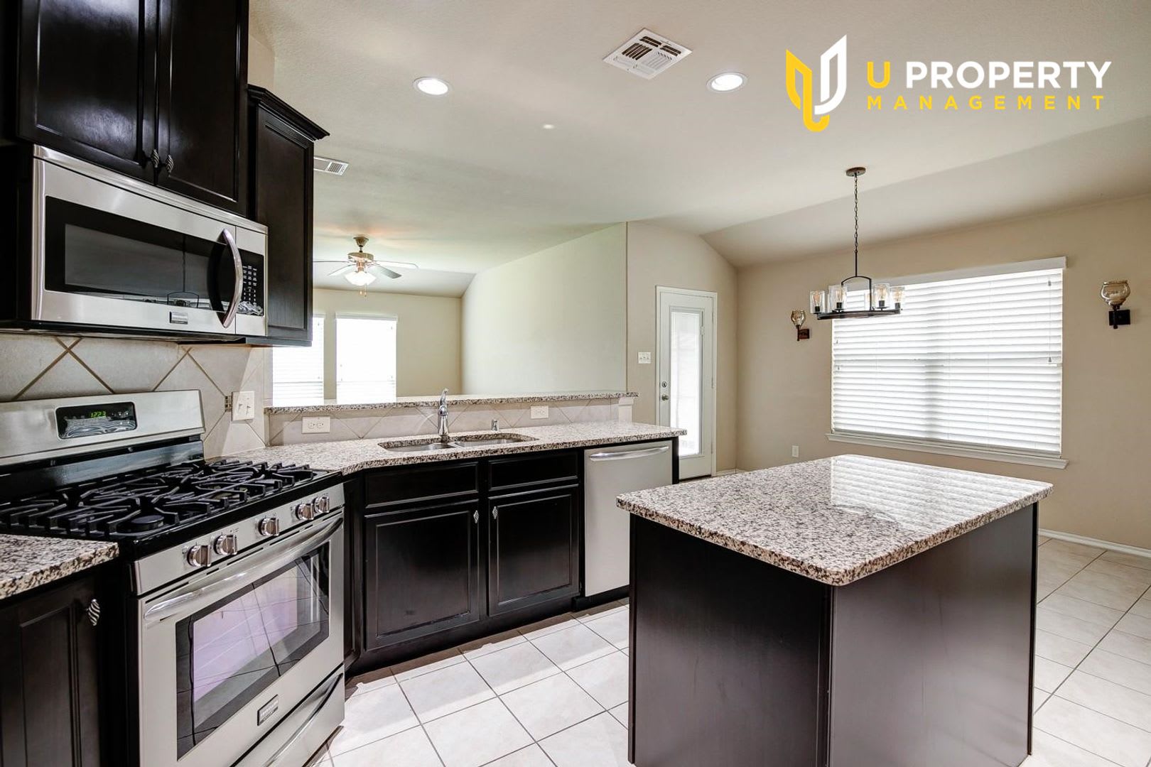 Built in 2015 one story house, Close to US 75 and Hwy 121. – photo 4