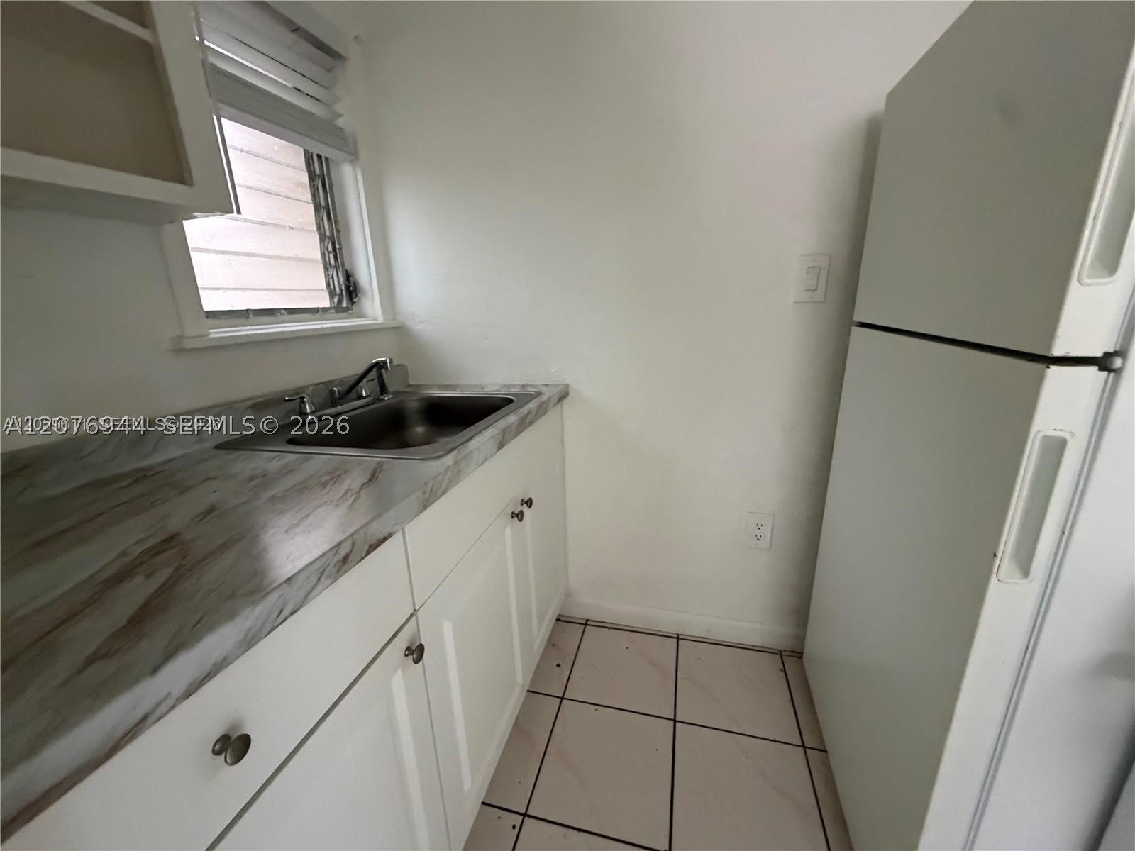2430 SW 25th Ter – photo 4