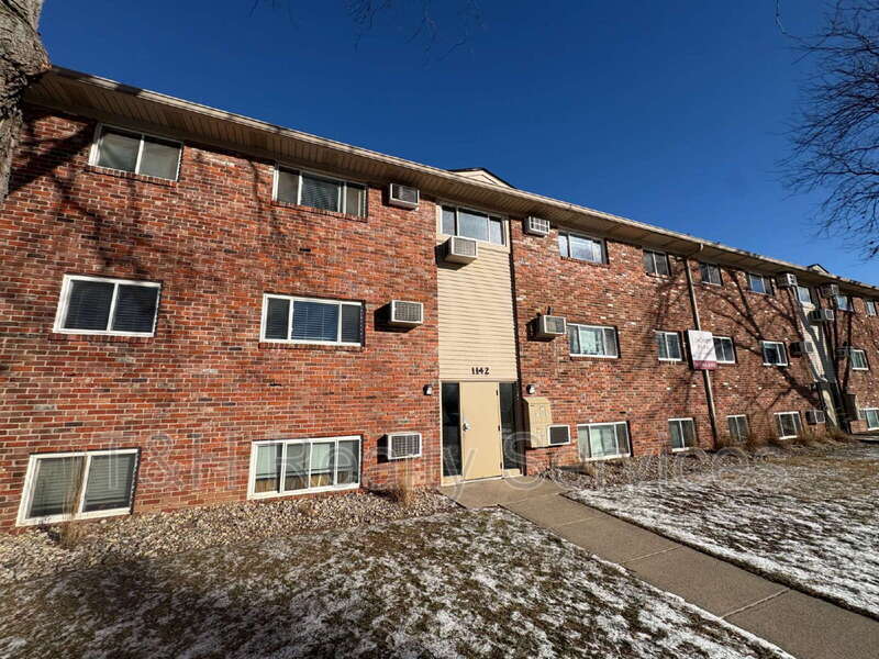 1142 Evans Avenue – photo 4