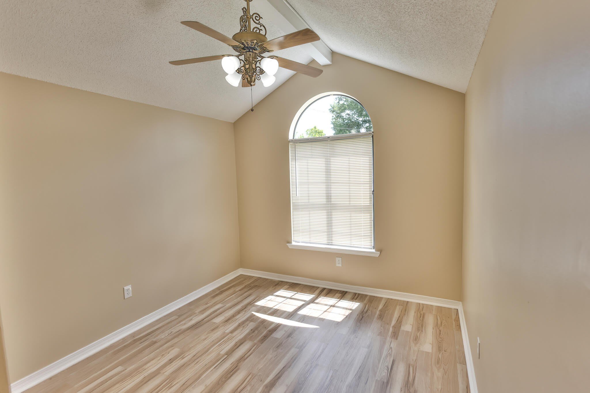 213 W Walker Circle – photo 4