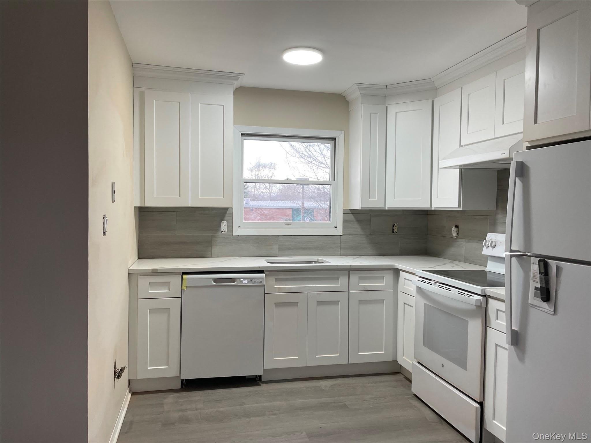 7 Locust Ave – photo 3