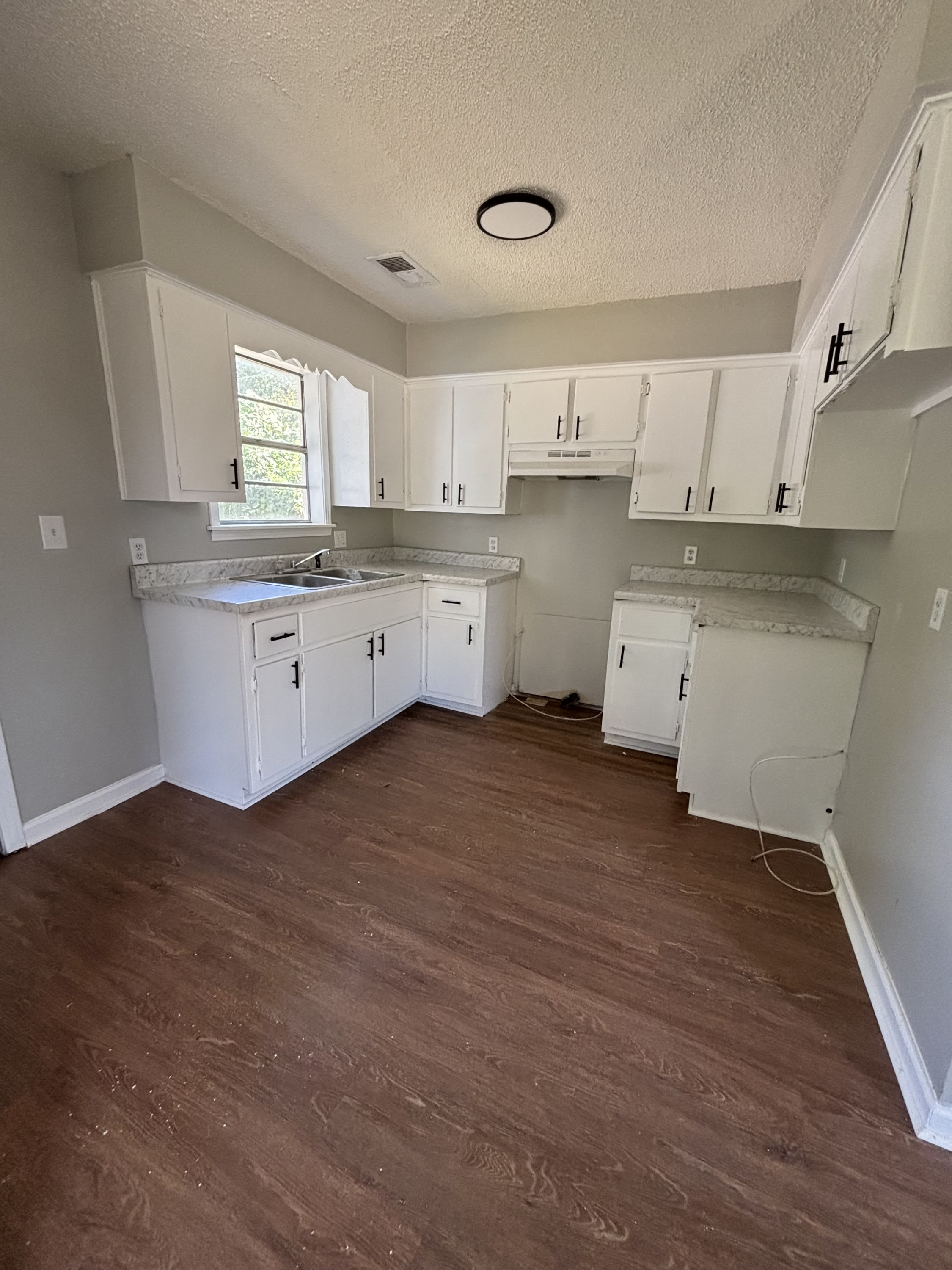 111 E Cherry – photo 2
