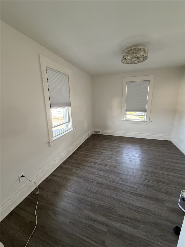 401 W Elm Street – photo 3