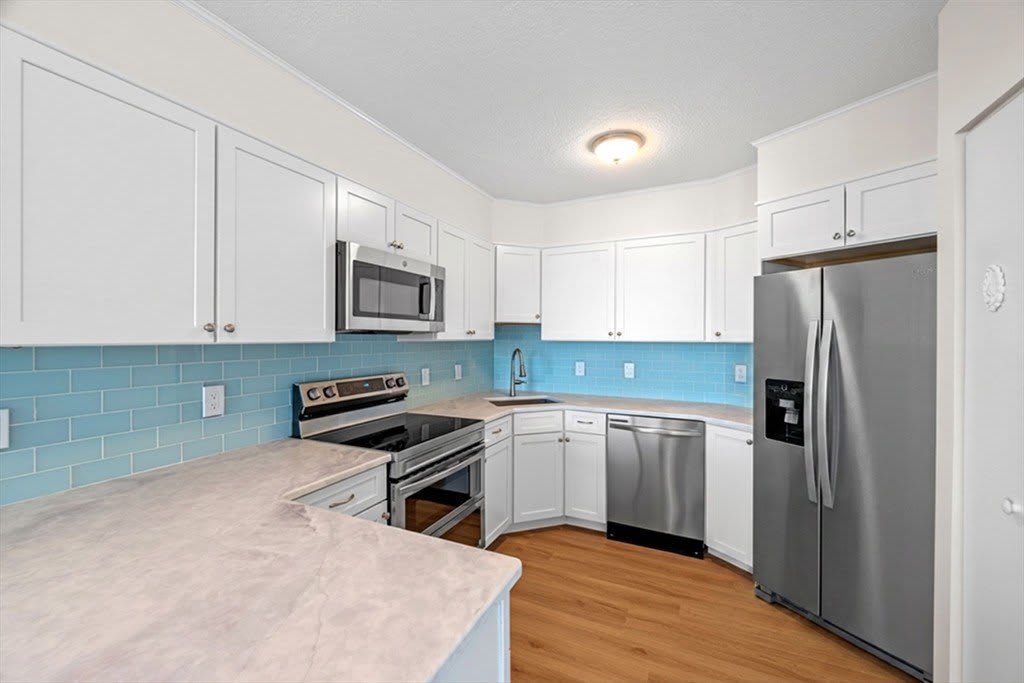 300 Lynnshore Dr – photo 4